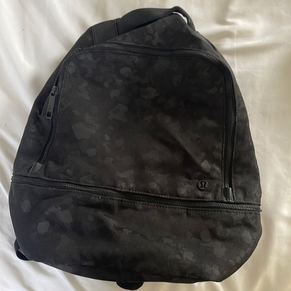 Lululemon city adventurer backpack
